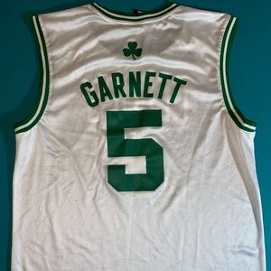 Kevin Garnet #5 Celtics jersey.